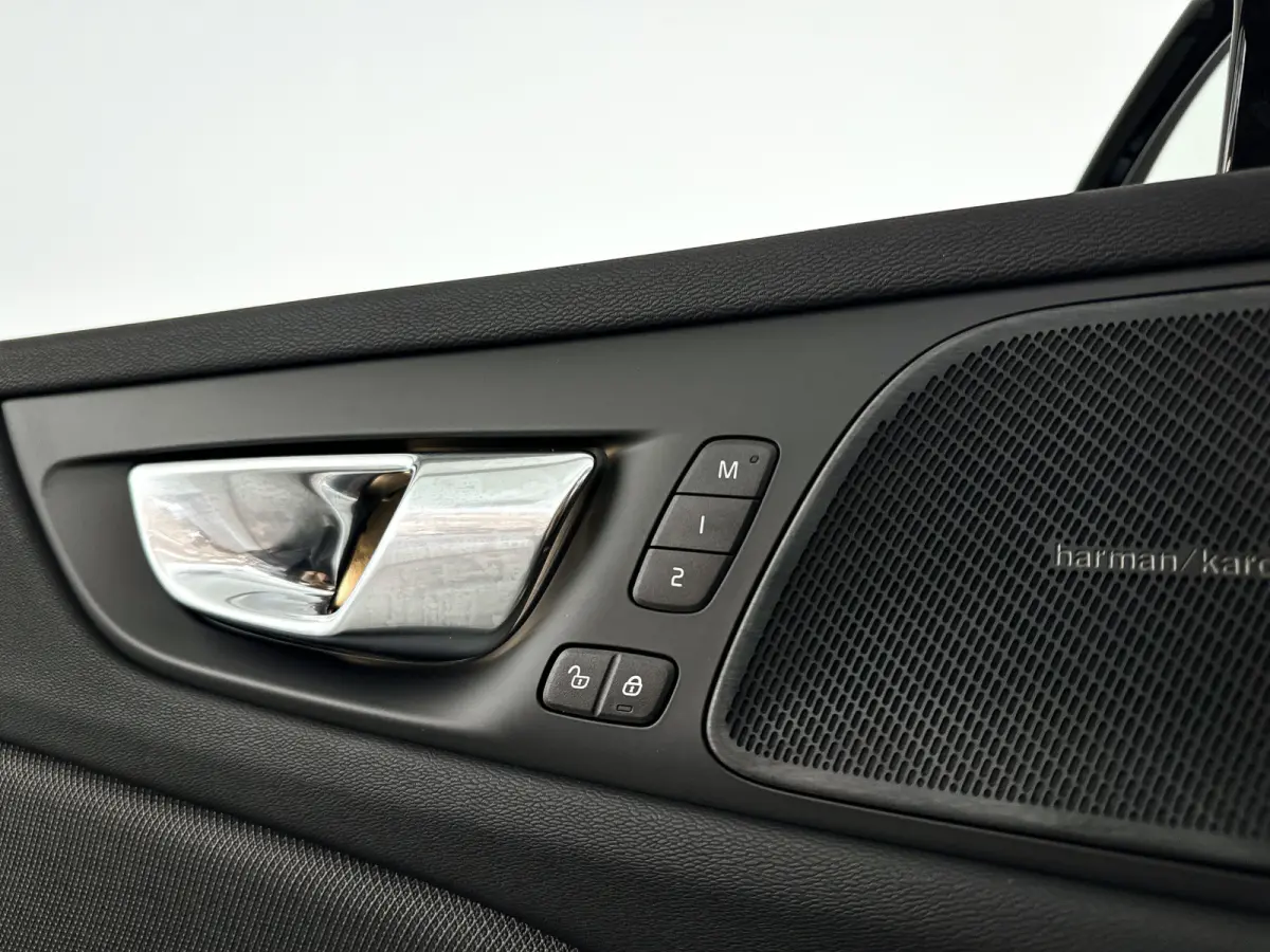 T8 Plug-in hybrid AWD Plus Dark | SOH 100% | Panoramadak | 360° camera | Head-up display | Harman Kardon | Stoel- en stuurverwarming | Trekhaak