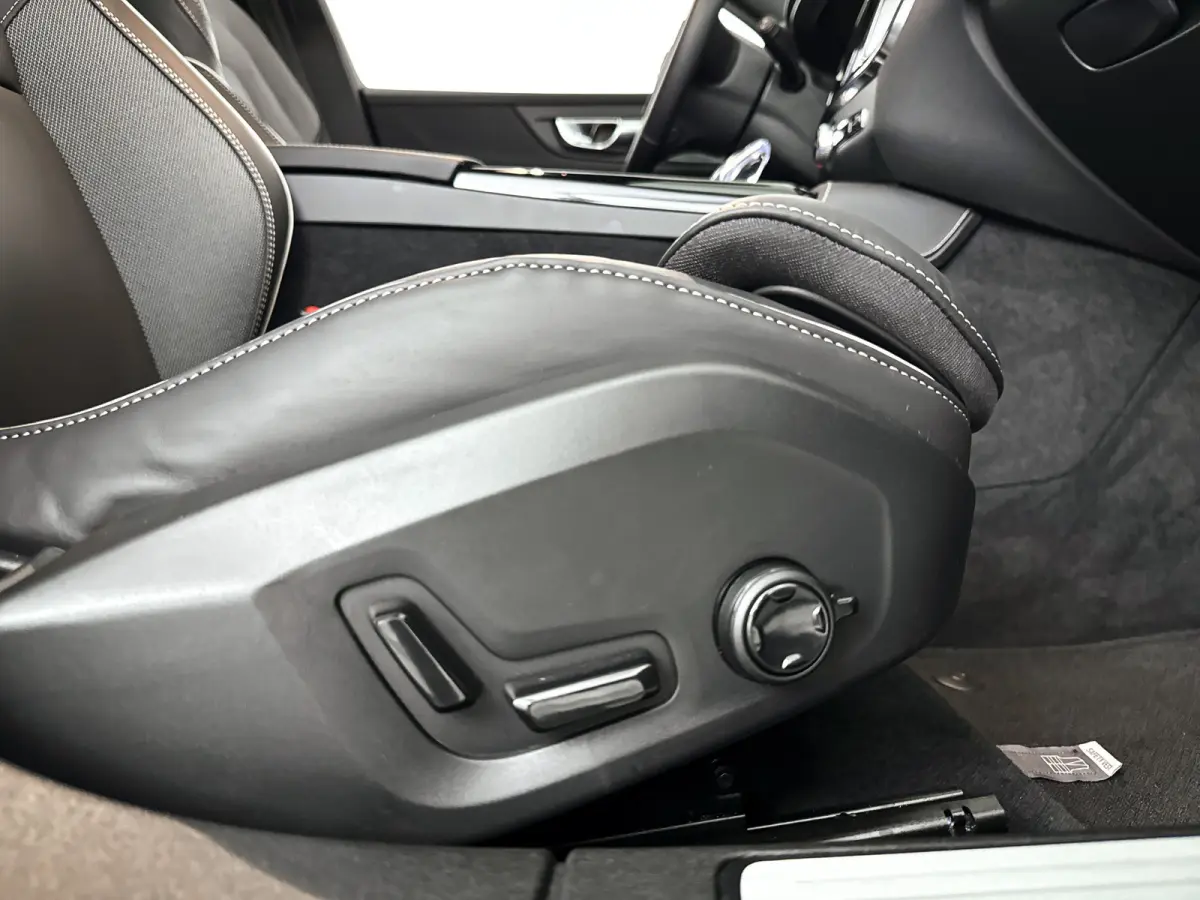 T8 Plug-in hybrid AWD Plus Dark | SOH 100% | Panoramadak | 360° camera | Head-up display | Harman Kardon | Stoel- en stuurverwarming | Trekhaak