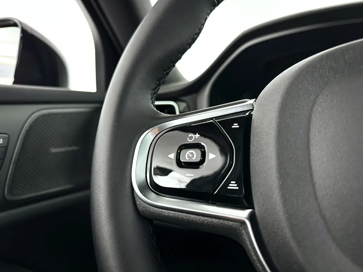 T8 Plug-in hybrid AWD Plus Dark | SOH 100% | Panoramadak | 360° camera | Head-up display | Harman Kardon | Stoel- en stuurverwarming | Trekhaak