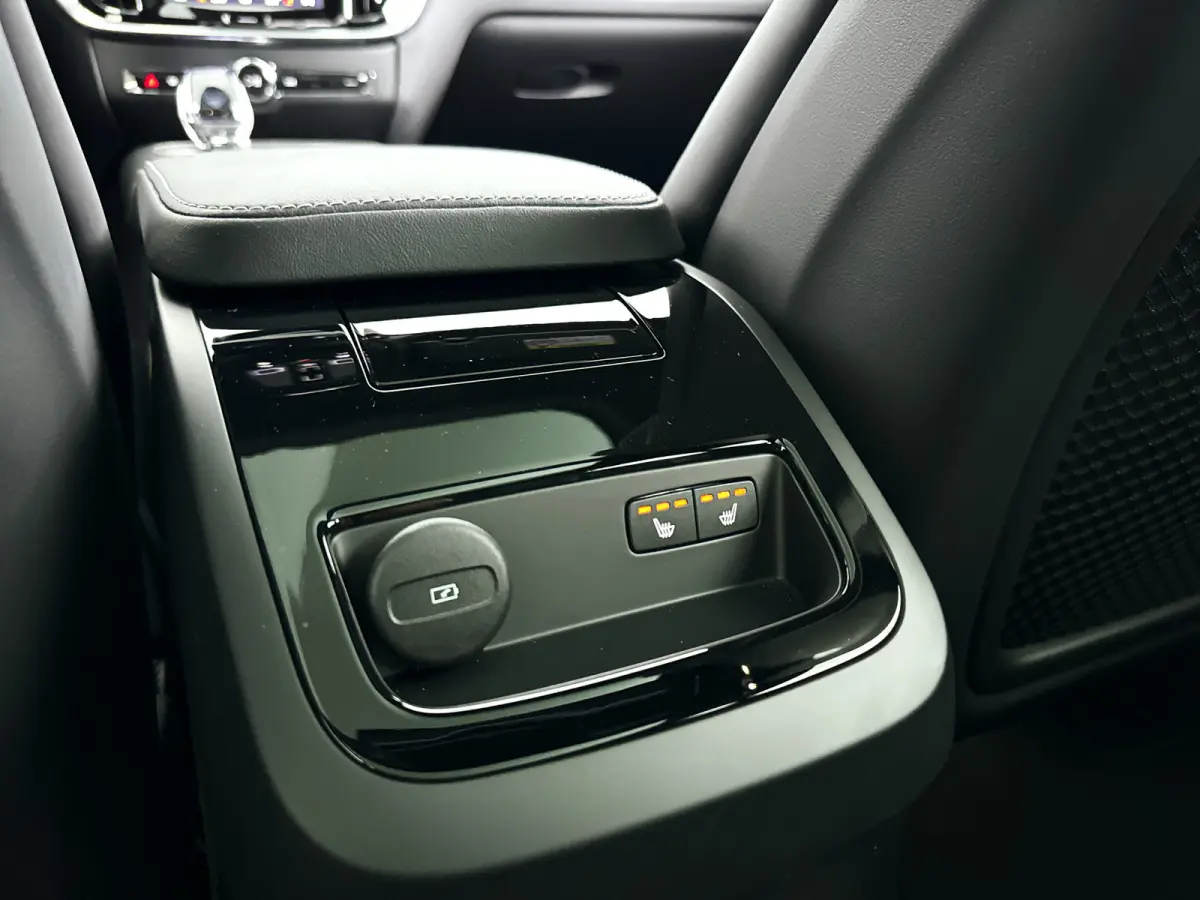 T8 Plug-in hybrid AWD Plus Dark | SOH 100% | Panoramadak | 360° camera | Head-up display | Harman Kardon | Stoel- en stuurverwarming | Trekhaak