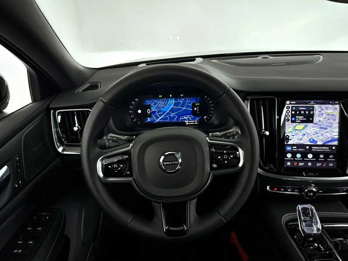 T8 Plug-in hybrid AWD Plus Dark | SOH 100% | Panoramadak | 360° camera | Head-up display | Harman Kardon | Stoel- en stuurverwarming | Trekhaak