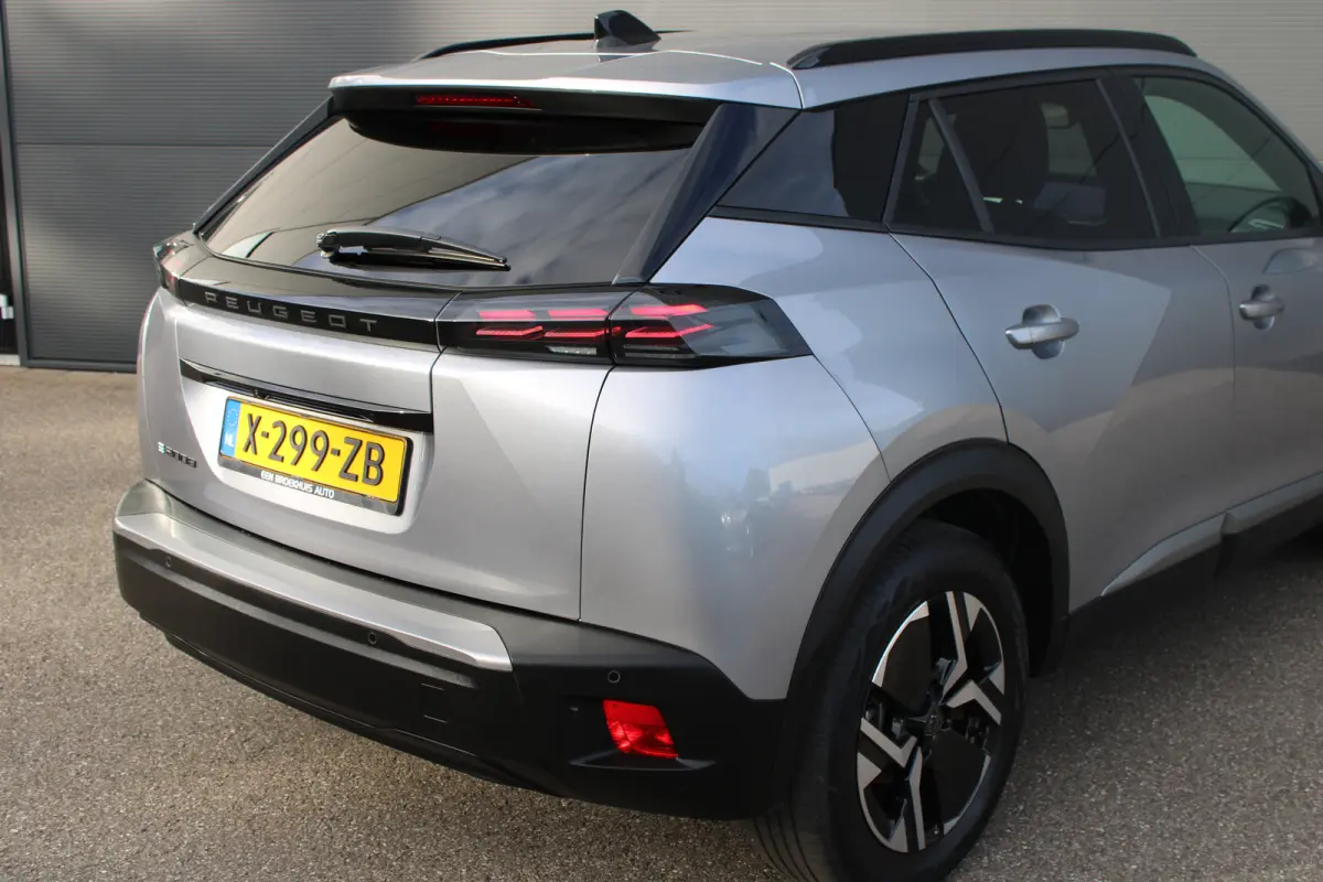 EV Allure 54 kWh | Warmtepomp | Fase 3 laden | 1e Eigenaar | NL auto | Navigatie | Camera | Apple carplay |