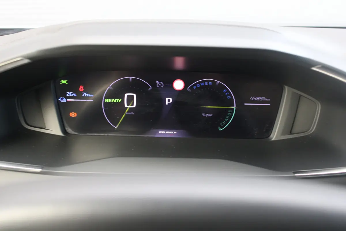 EV Allure 54 kWh | Warmtepomp | Fase 3 laden | 1e Eigenaar | NL auto | Navigatie | Camera | Apple carplay |