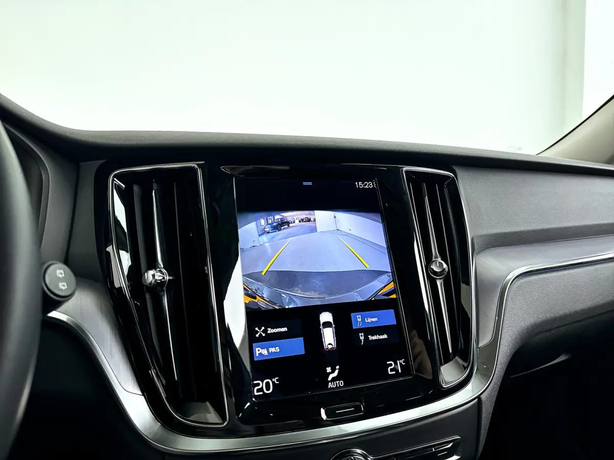 B3 Essential | Parkeercamera | Cruise control | Navigatie | Trekhaak