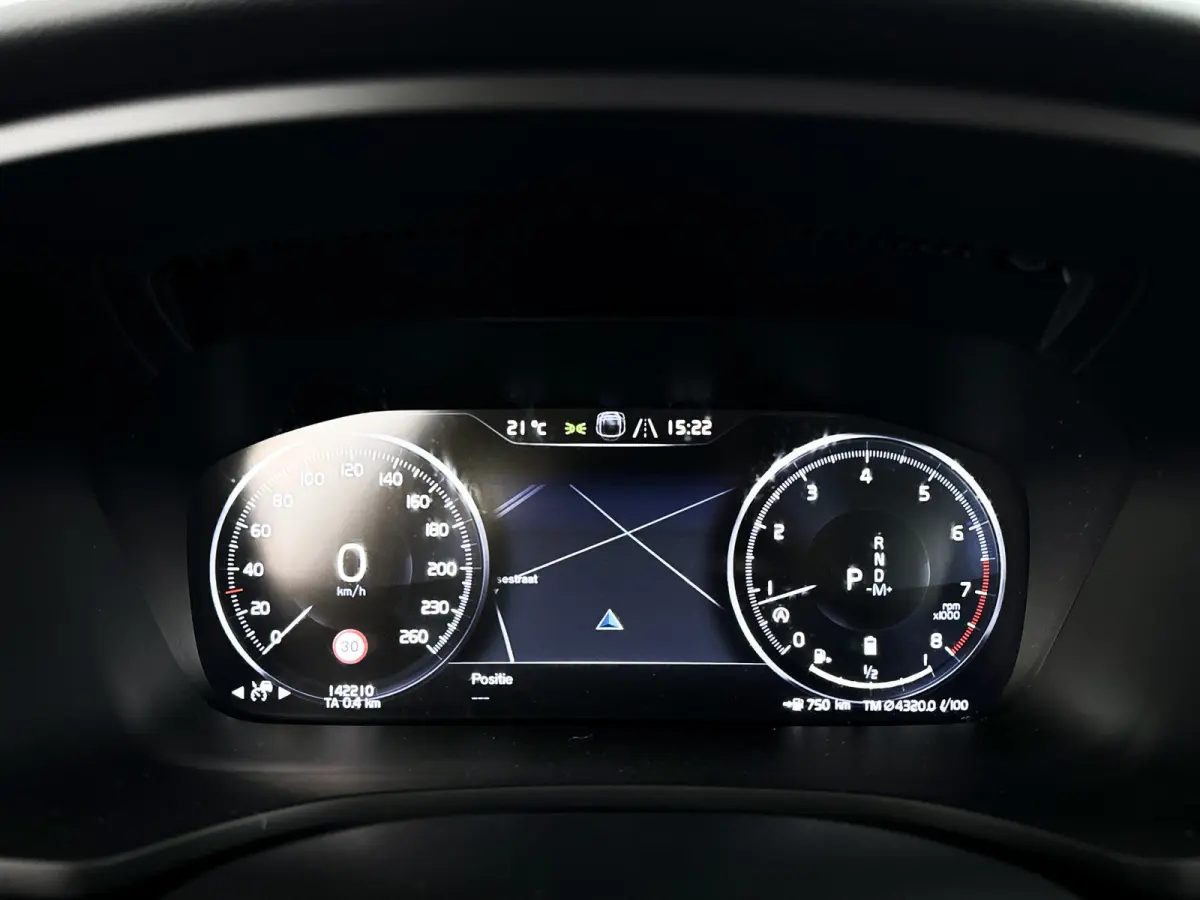 B3 Essential | Parkeercamera | Cruise control | Navigatie | Trekhaak