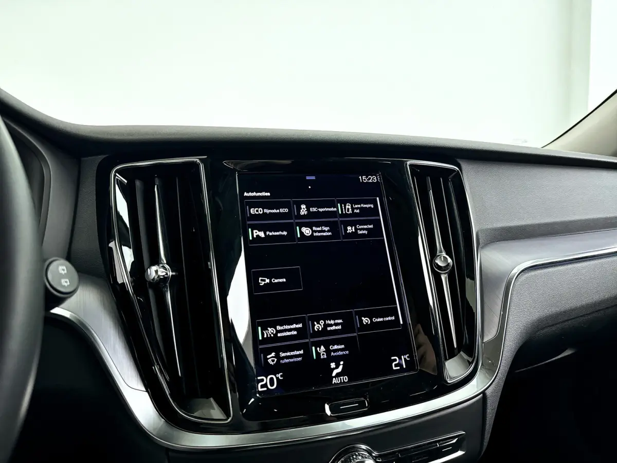 B3 Essential | Parkeercamera | Cruise control | Navigatie | Trekhaak