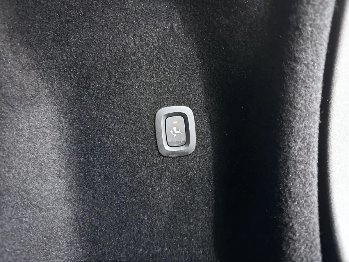 B3 Essential | Parkeercamera | Cruise control | Navigatie | Trekhaak