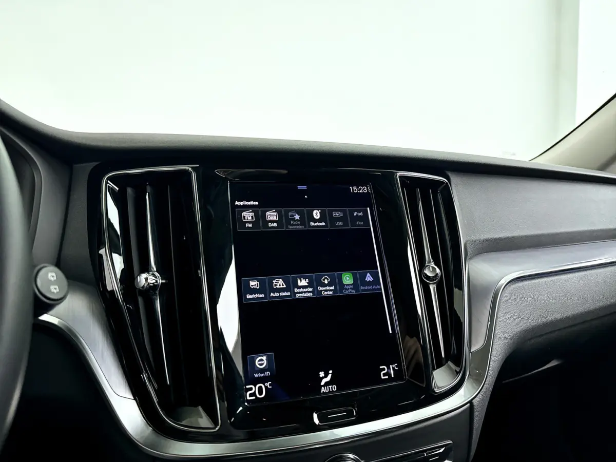 B3 Essential | Parkeercamera | Cruise control | Navigatie | Trekhaak