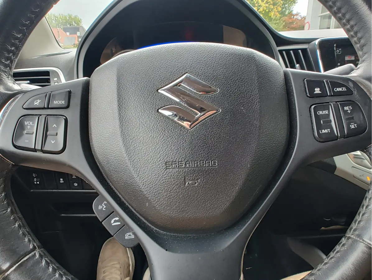 1.2 SMART HYBRID HIGH EXECUTIVE Xenon | Adaptive Cruise | Navi | Clima
