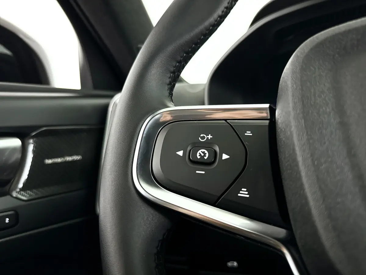 B4 Plus Dark | Parkeercamera | Stoel- en Stuurverwarming | Harman Kardon | Trekhaak