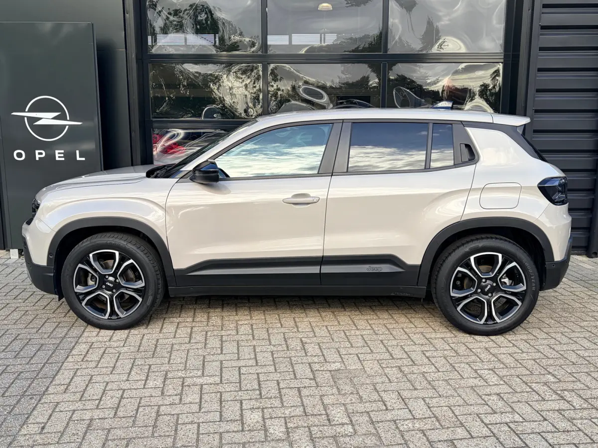 Summit 54 kWh 156 PK | ADAPTIEVE CRUISE CONTROL| SFEERVERLICHTING| DODEHOEK DETECTIE| DRAADLOZE TELEFOONLADER| JEEP PERFORMANCE LED| CAMERA + PARKEERSENSOREN| APPLE CARPLAY/ANDROID AUTO| EER