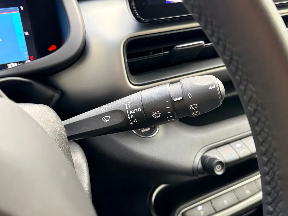 Summit 54 kWh 156 PK | ADAPTIEVE CRUISE CONTROL| SFEERVERLICHTING| DODEHOEK DETECTIE| DRAADLOZE TELEFOONLADER| JEEP PERFORMANCE LED| CAMERA + PARKEERSENSOREN| APPLE CARPLAY/ANDROID AUTO| EER