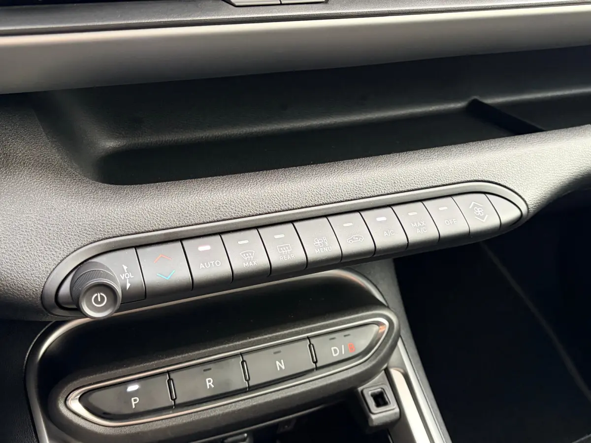 Summit 54 kWh 156 PK | ADAPTIEVE CRUISE CONTROL| SFEERVERLICHTING| DODEHOEK DETECTIE| DRAADLOZE TELEFOONLADER| JEEP PERFORMANCE LED| CAMERA + PARKEERSENSOREN| APPLE CARPLAY/ANDROID AUTO| EER