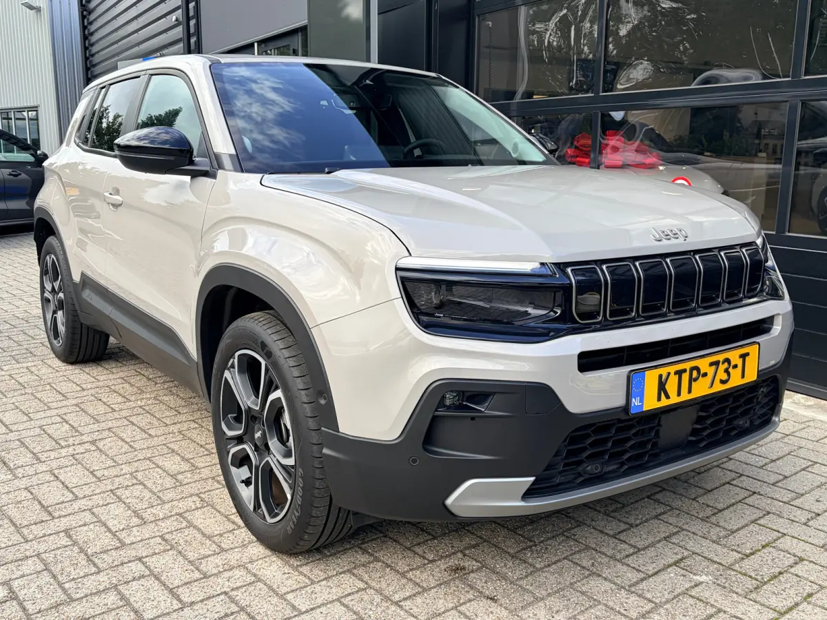 Summit 54 kWh 156 PK | ADAPTIEVE CRUISE CONTROL| SFEERVERLICHTING| DODEHOEK DETECTIE| DRAADLOZE TELEFOONLADER| JEEP PERFORMANCE LED| CAMERA + PARKEERSENSOREN| APPLE CARPLAY/ANDROID AUTO| EER