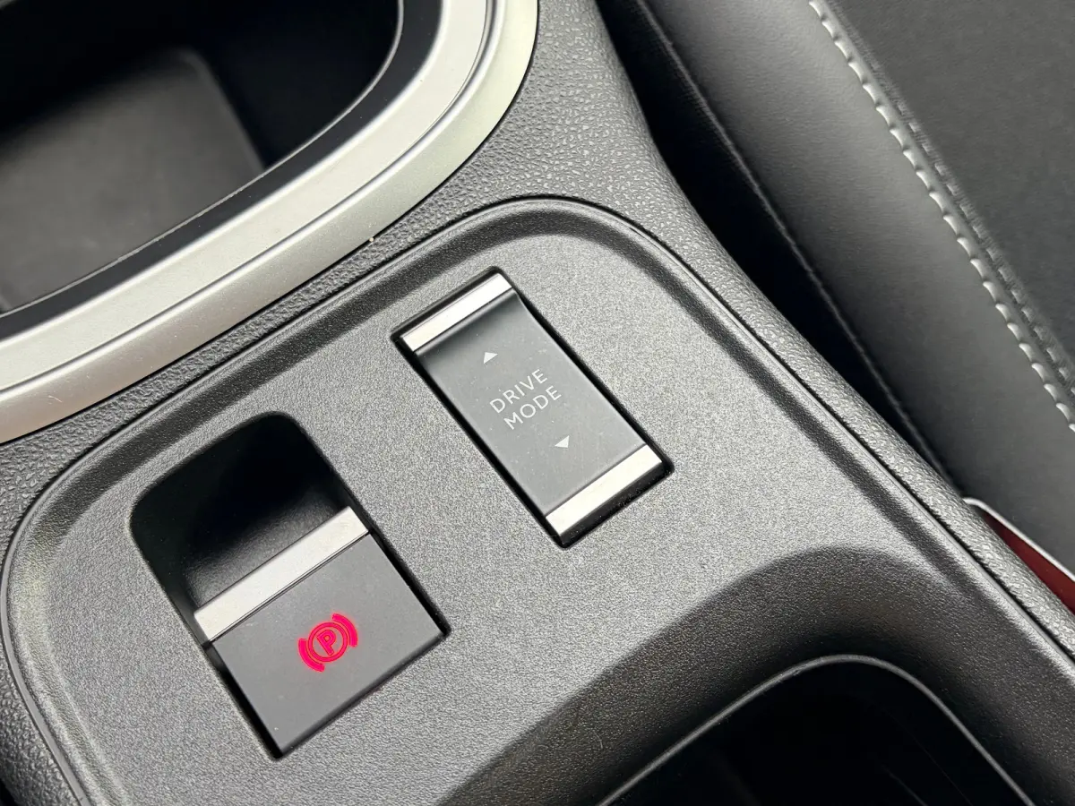 Summit 54 kWh 156 PK | ADAPTIEVE CRUISE CONTROL| SFEERVERLICHTING| DODEHOEK DETECTIE| DRAADLOZE TELEFOONLADER| JEEP PERFORMANCE LED| CAMERA + PARKEERSENSOREN| APPLE CARPLAY/ANDROID AUTO| EER