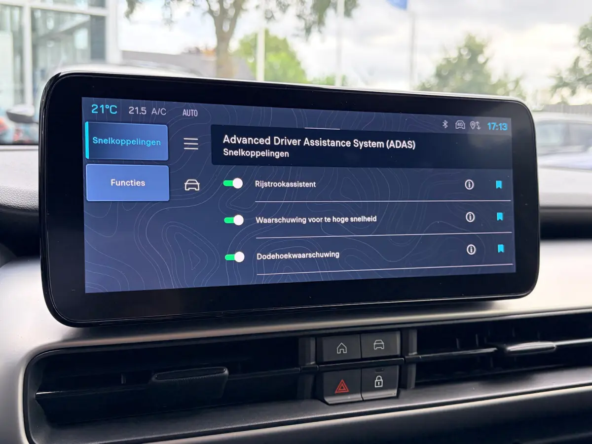 Summit 54 kWh 156 PK | ADAPTIEVE CRUISE CONTROL| SFEERVERLICHTING| DODEHOEK DETECTIE| DRAADLOZE TELEFOONLADER| JEEP PERFORMANCE LED| CAMERA + PARKEERSENSOREN| APPLE CARPLAY/ANDROID AUTO| EER