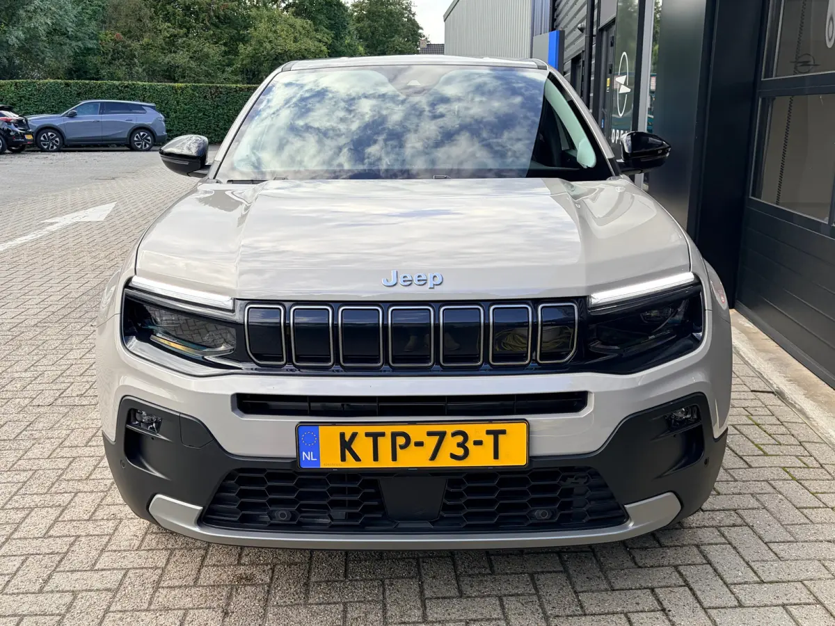 Summit 54 kWh 156 PK | ADAPTIEVE CRUISE CONTROL| SFEERVERLICHTING| DODEHOEK DETECTIE| DRAADLOZE TELEFOONLADER| JEEP PERFORMANCE LED| CAMERA + PARKEERSENSOREN| APPLE CARPLAY/ANDROID AUTO| EER