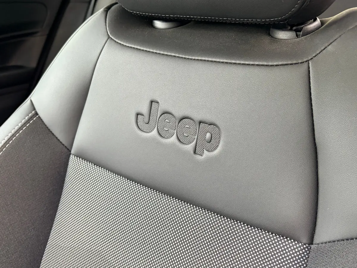Summit 54 kWh 156 PK | ADAPTIEVE CRUISE CONTROL| SFEERVERLICHTING| DODEHOEK DETECTIE| DRAADLOZE TELEFOONLADER| JEEP PERFORMANCE LED| CAMERA + PARKEERSENSOREN| APPLE CARPLAY/ANDROID AUTO| EER