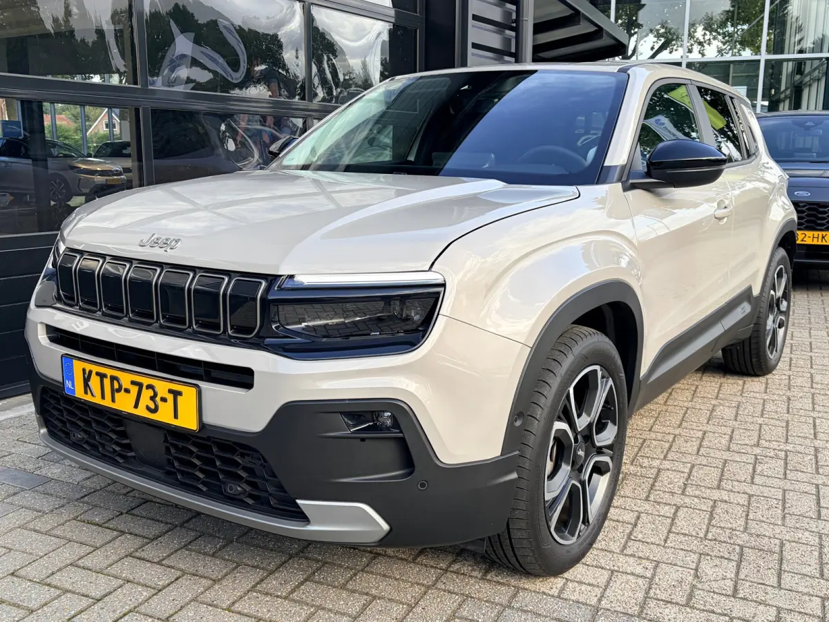 Summit 54 kWh 156 PK | ADAPTIEVE CRUISE CONTROL| SFEERVERLICHTING| DODEHOEK DETECTIE| DRAADLOZE TELEFOONLADER| JEEP PERFORMANCE LED| CAMERA + PARKEERSENSOREN| APPLE CARPLAY/ANDROID AUTO| EER