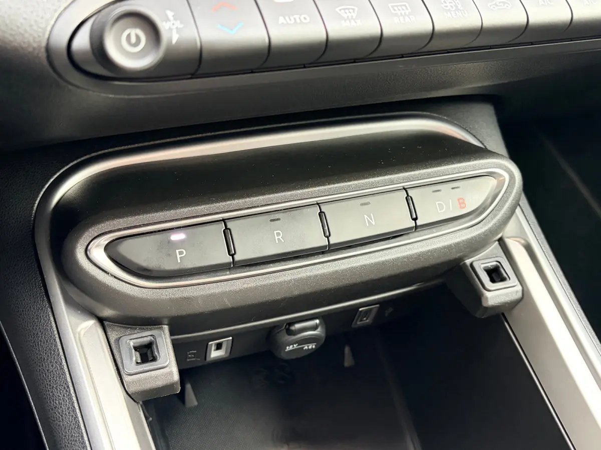Summit 54 kWh 156 PK | ADAPTIEVE CRUISE CONTROL| SFEERVERLICHTING| DODEHOEK DETECTIE| DRAADLOZE TELEFOONLADER| JEEP PERFORMANCE LED| CAMERA + PARKEERSENSOREN| APPLE CARPLAY/ANDROID AUTO| EER