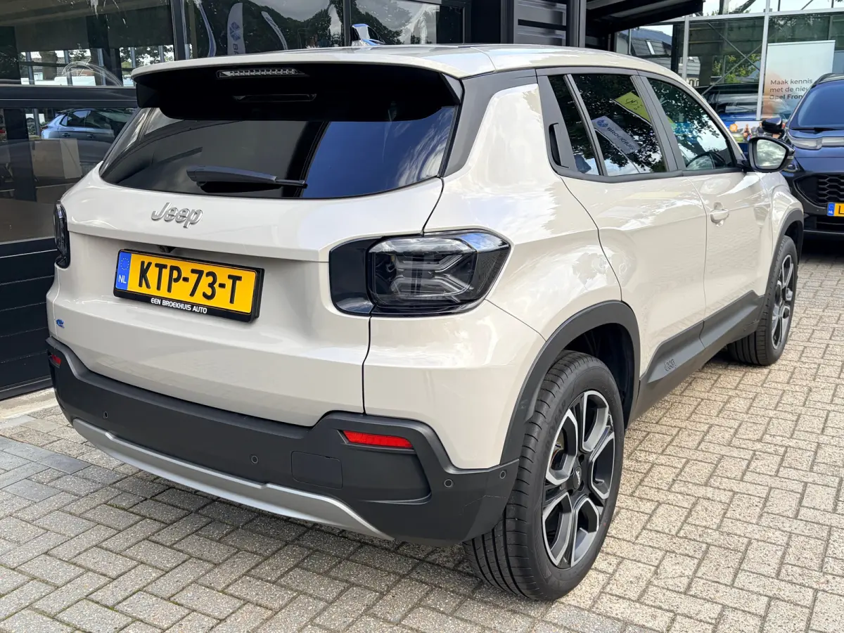 Summit 54 kWh 156 PK | ADAPTIEVE CRUISE CONTROL| SFEERVERLICHTING| DODEHOEK DETECTIE| DRAADLOZE TELEFOONLADER| JEEP PERFORMANCE LED| CAMERA + PARKEERSENSOREN| APPLE CARPLAY/ANDROID AUTO| EER