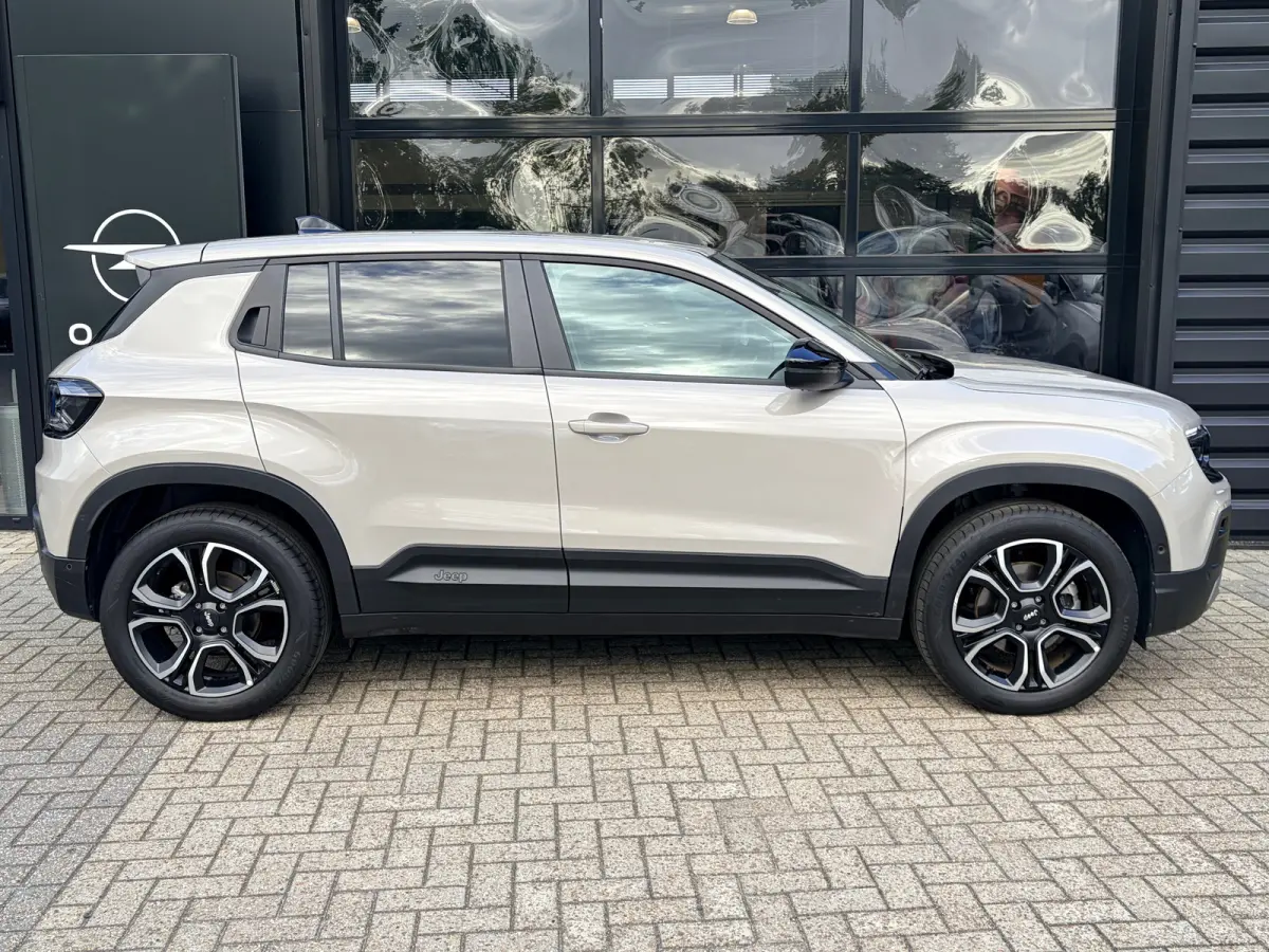 Summit 54 kWh 156 PK | ADAPTIEVE CRUISE CONTROL| SFEERVERLICHTING| DODEHOEK DETECTIE| DRAADLOZE TELEFOONLADER| JEEP PERFORMANCE LED| CAMERA + PARKEERSENSOREN| APPLE CARPLAY/ANDROID AUTO| EER