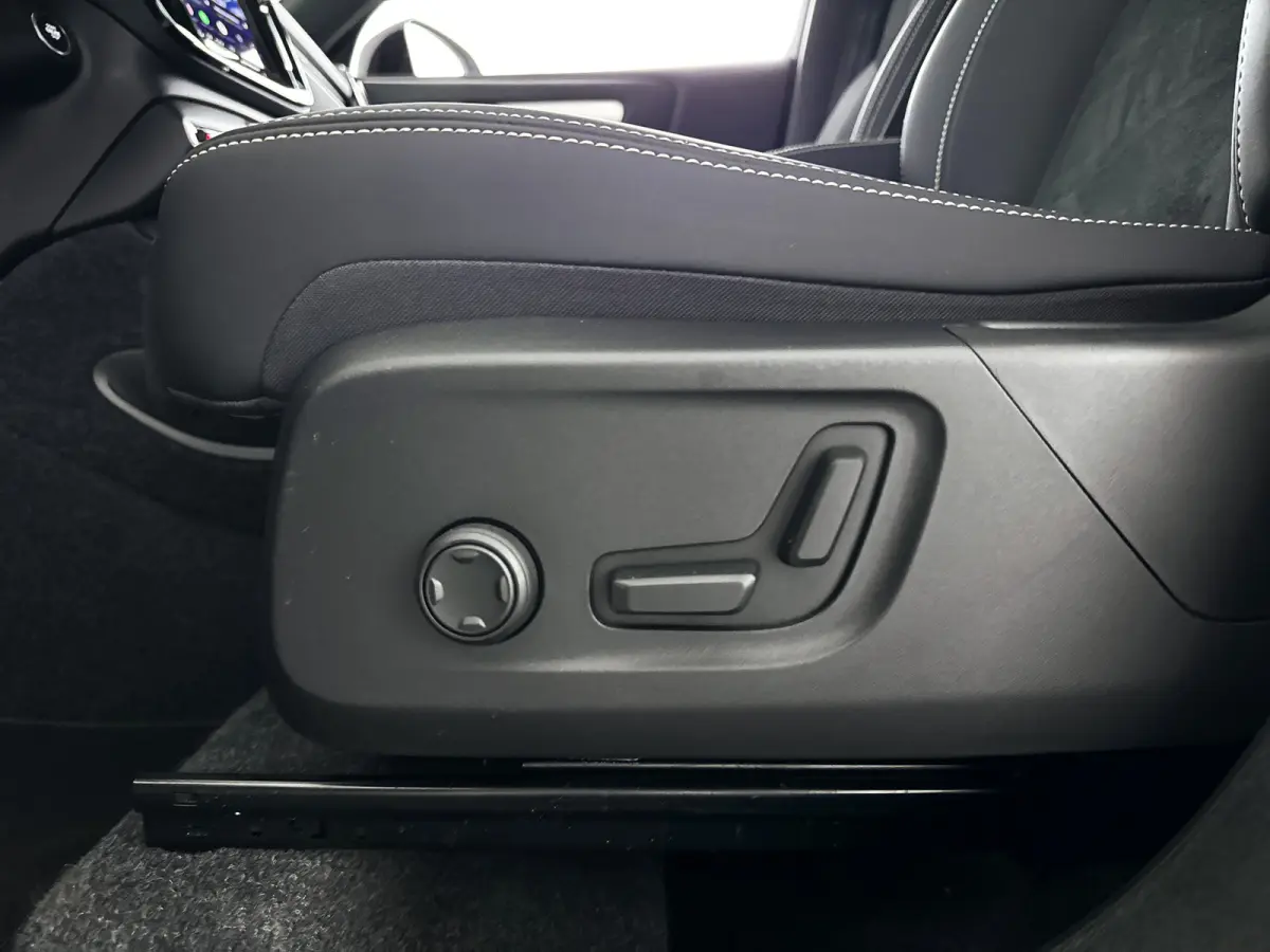 B4 Plus Dark | Panoramadak | Parkeercamera | Stoel- en Stuurverwarming | Harman Kardon | Trekhaak