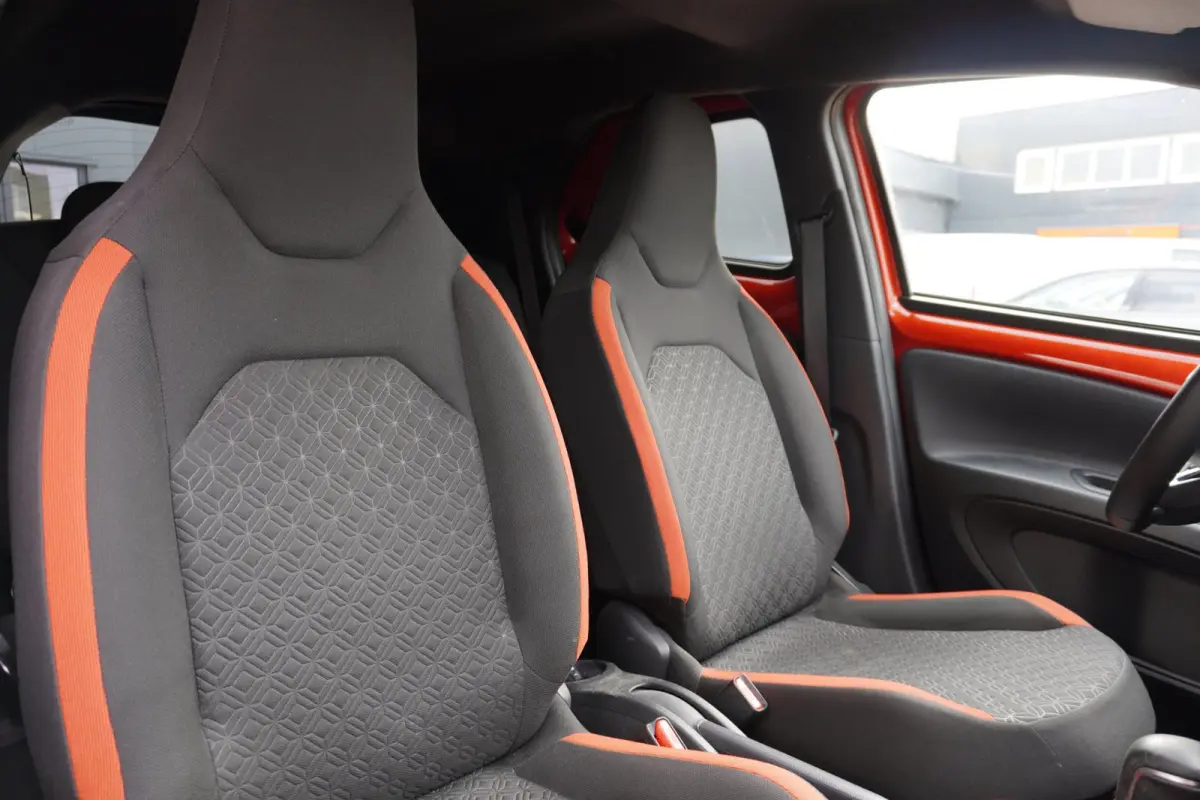 1.0 VVT-i S-CVT Pulse | Automaat | 6600KM | 2023 | CarPlay | Camera | Inruil mogelijk