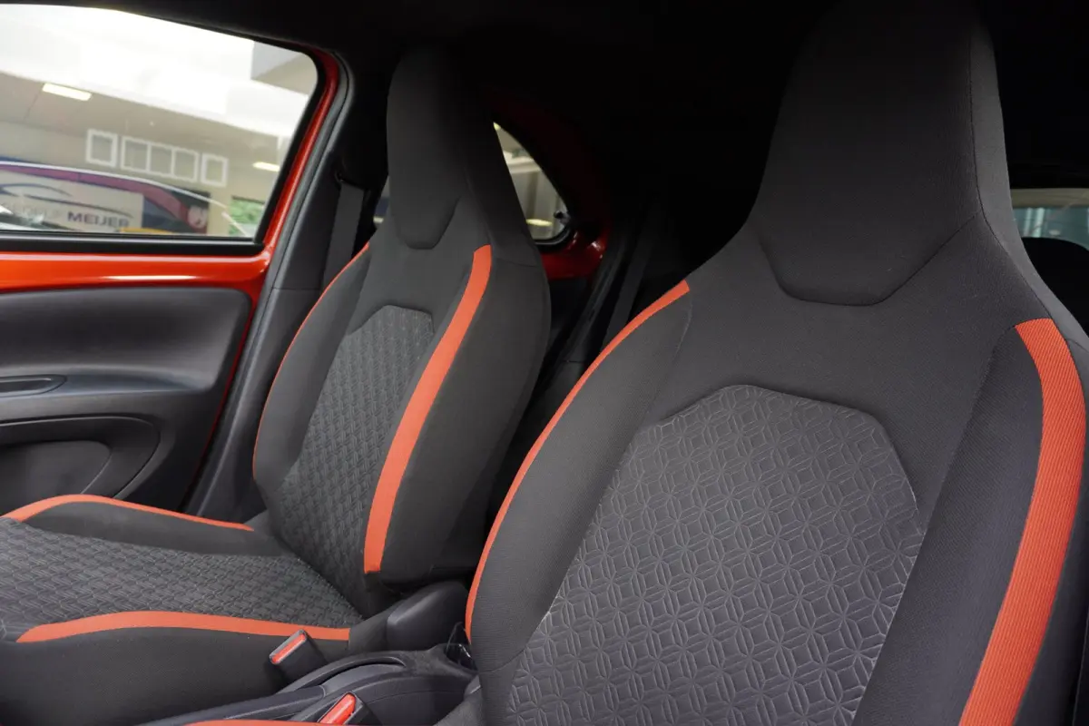 1.0 VVT-i S-CVT Pulse | Automaat | 6600KM | 2023 | CarPlay | Camera | Inruil mogelijk