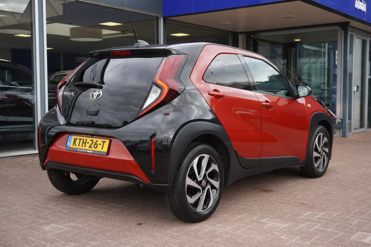 1.0 VVT-i S-CVT Pulse | Automaat | 6600KM | 2023 | CarPlay | Camera | Inruil mogelijk