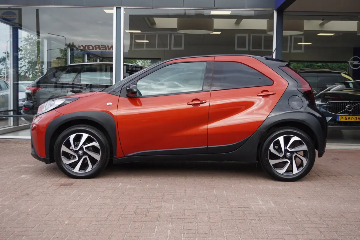 1.0 VVT-i S-CVT Pulse | Automaat | 6600KM | 2023 | CarPlay | Camera | Inruil mogelijk