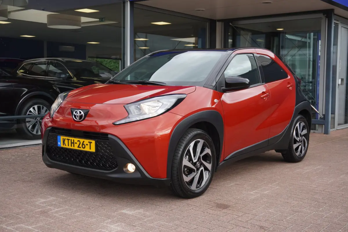 1.0 VVT-i S-CVT Pulse | Automaat | 6600KM | 2023 | CarPlay | Camera | Inruil mogelijk