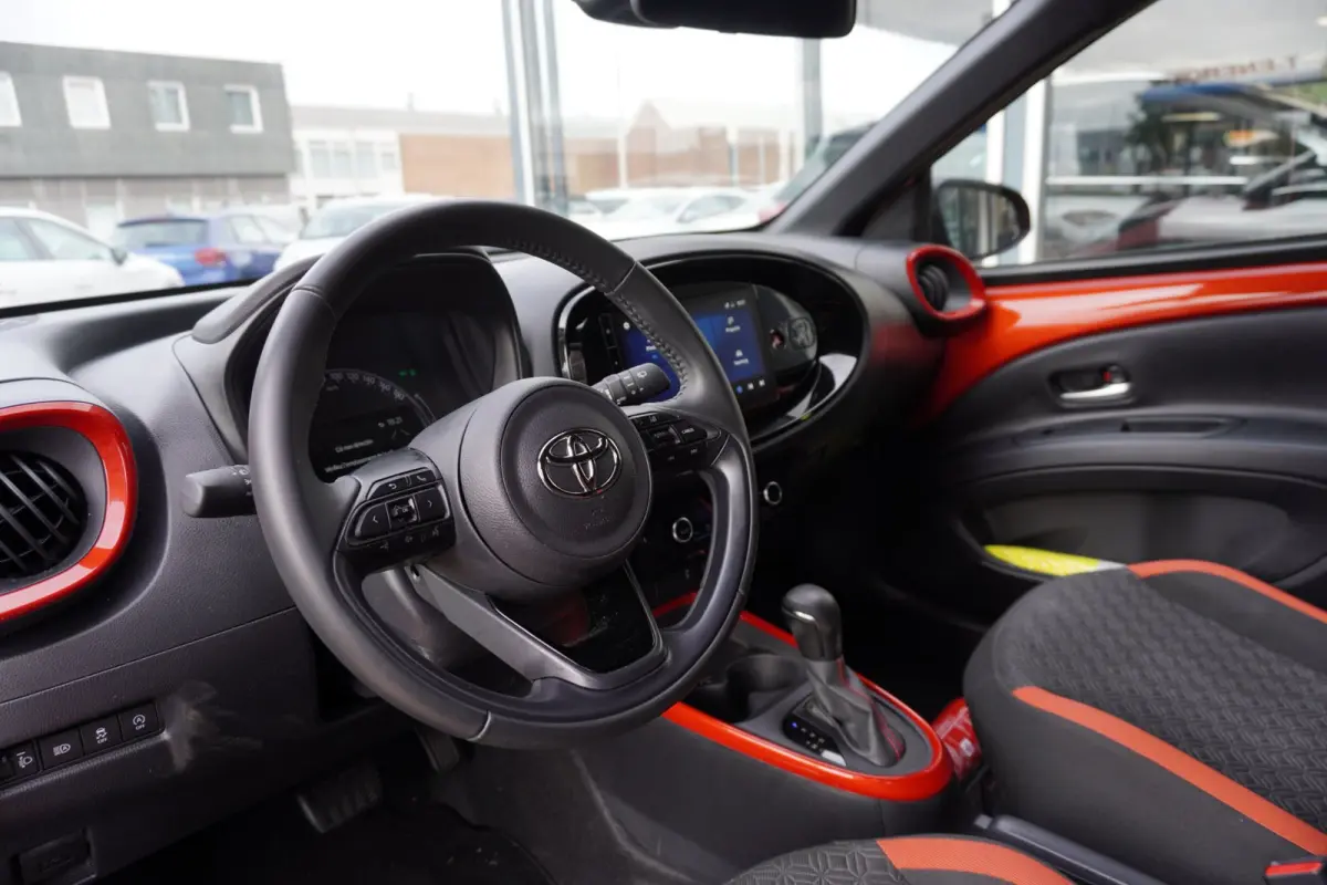 1.0 VVT-i S-CVT Pulse | Automaat | 6600KM | 2023 | CarPlay | Camera | Inruil mogelijk