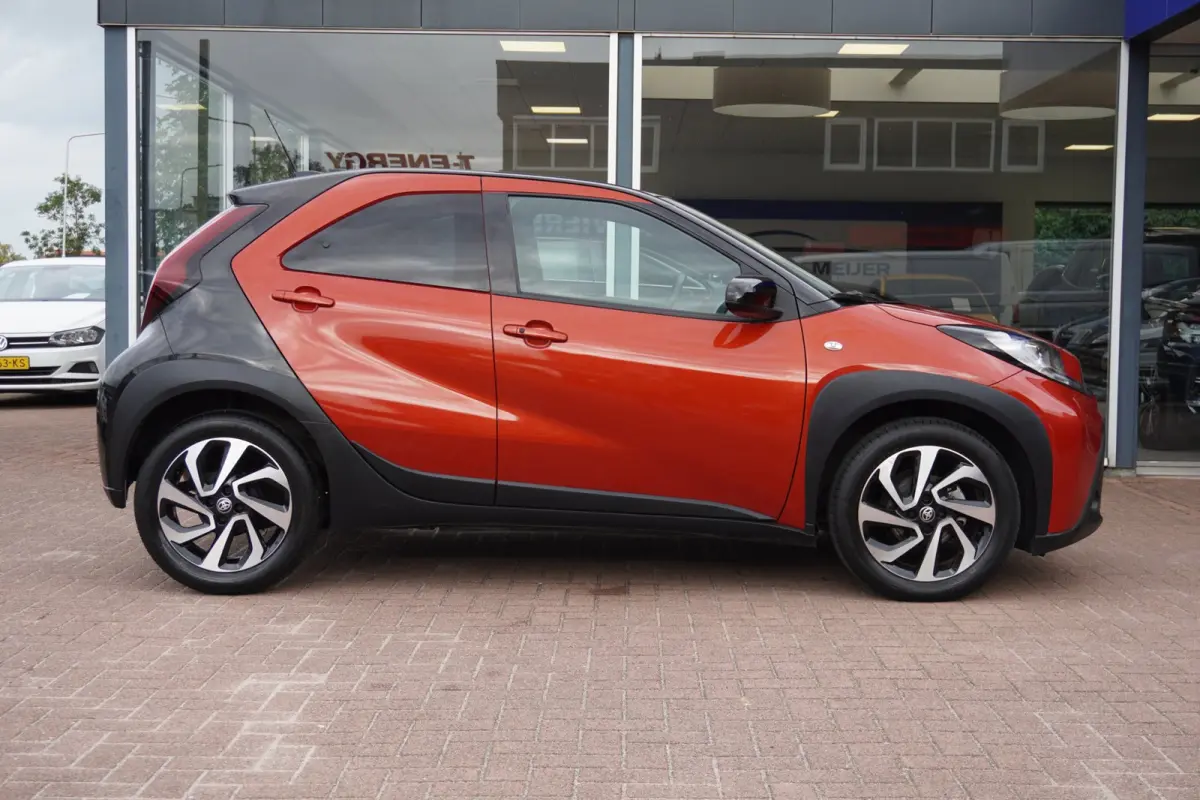 1.0 VVT-i S-CVT Pulse | Automaat | 6600KM | 2023 | CarPlay | Camera | Inruil mogelijk
