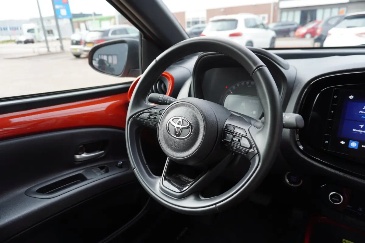 1.0 VVT-i S-CVT Pulse | Automaat | 6600KM | 2023 | CarPlay | Camera | Inruil mogelijk