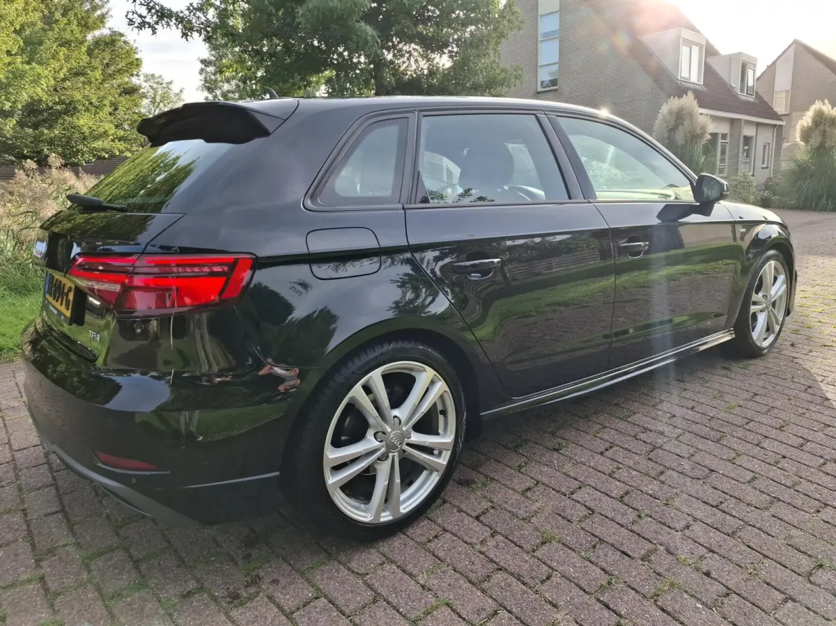 1.0 TFSI Sport S Line Edition