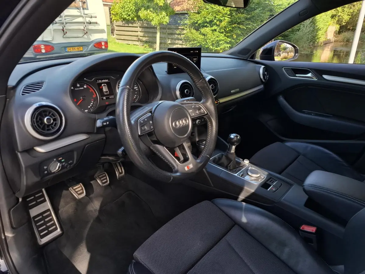 1.0 TFSI Sport S Line Edition