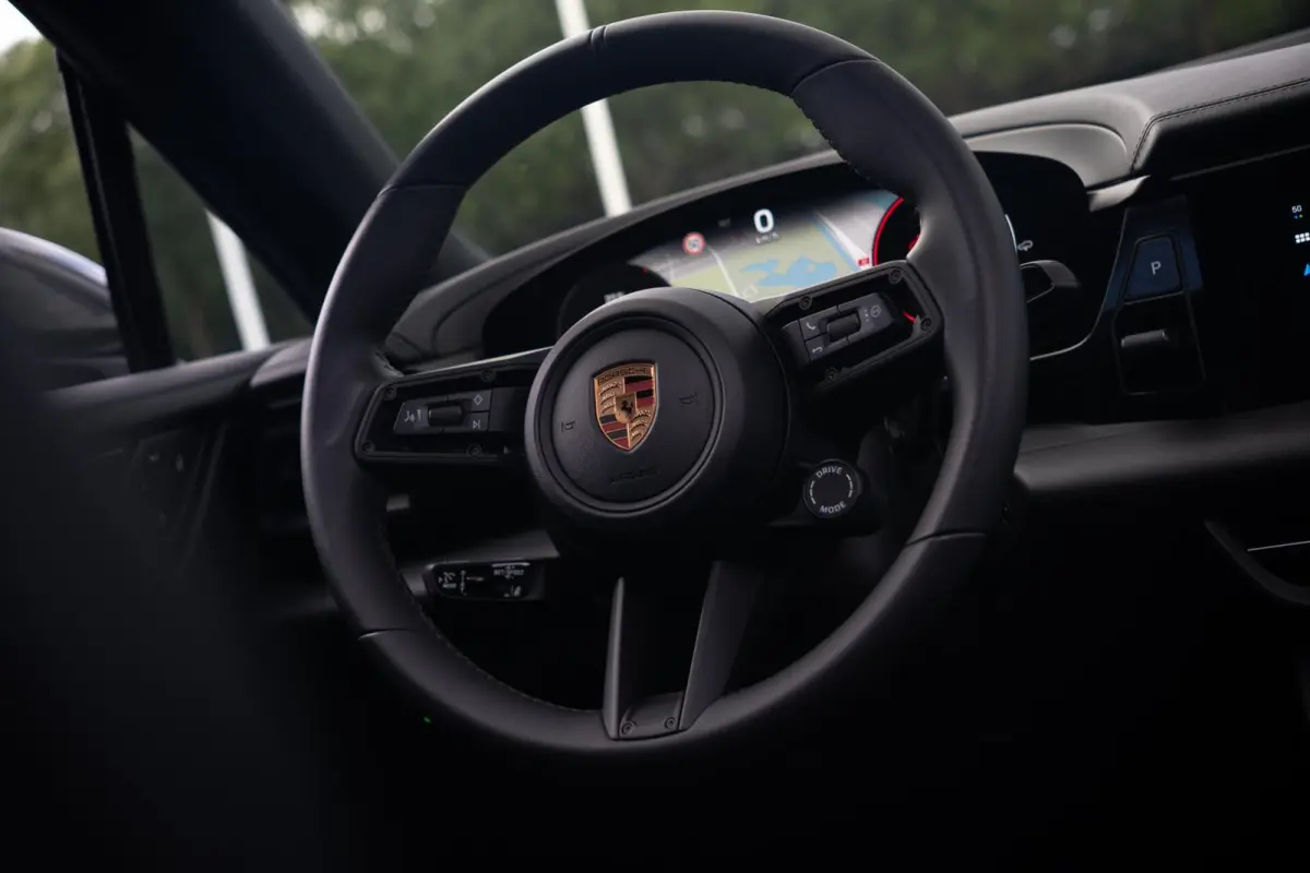 4 100 kWh|1e Eig|Org NL NAP|Achterasbesturing|Trekhaak|Panoramadak|Head Up|Chrono|Aventuringroen|Matrix|BOSE|Luchtvering|Dealer Onderhouden