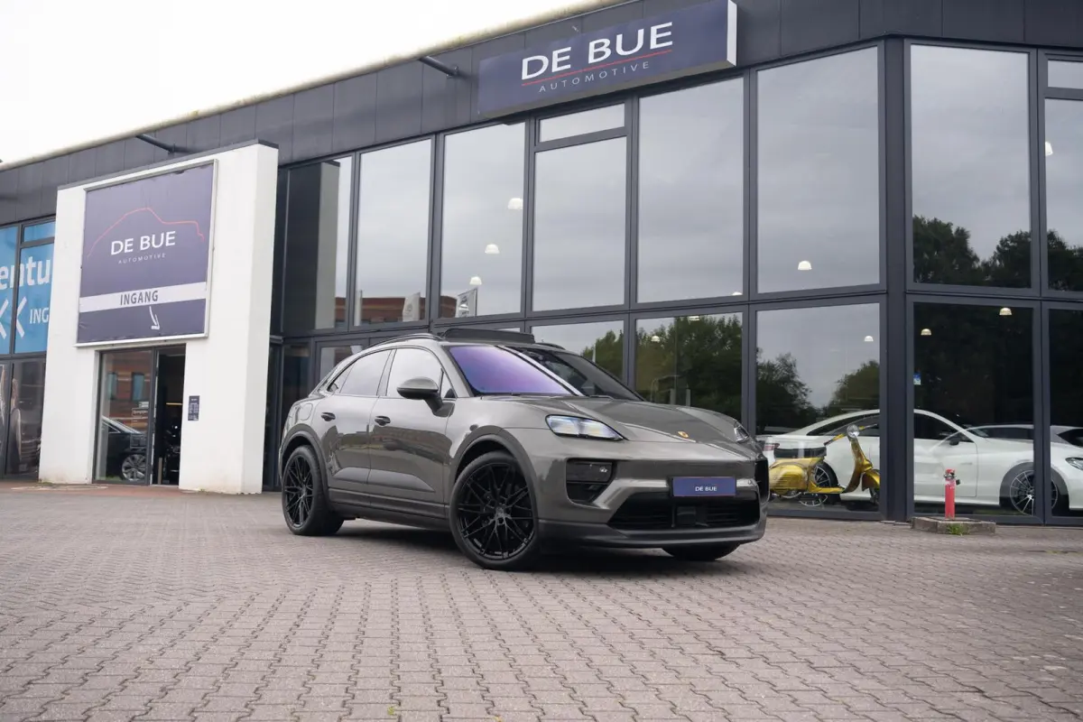 4 100 kWh|1e Eig|Org NL NAP|Achterasbesturing|Trekhaak|Panoramadak|Head Up|Chrono|Aventuringroen|Matrix|BOSE|Luchtvering|Dealer Onderhouden