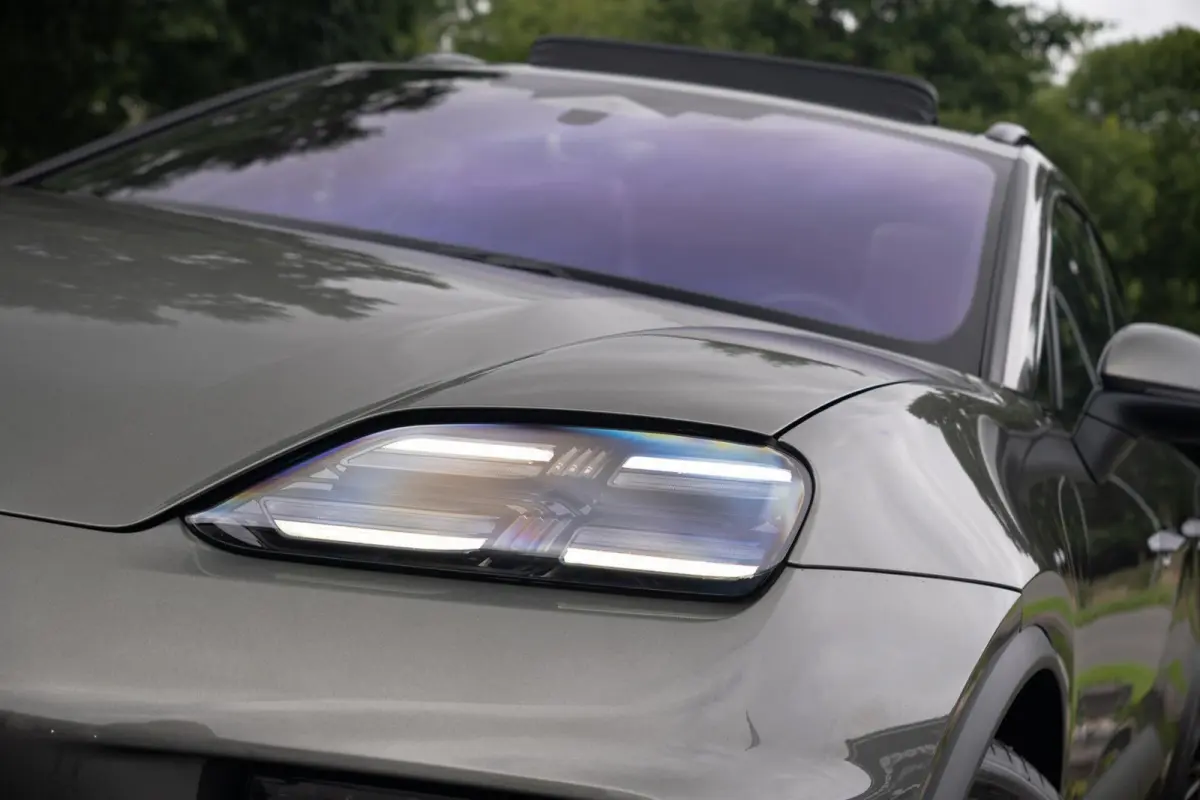 4 100 kWh|1e Eig|Org NL NAP|Achterasbesturing|Trekhaak|Panoramadak|Head Up|Chrono|Aventuringroen|Matrix|BOSE|Luchtvering|Dealer Onderhouden