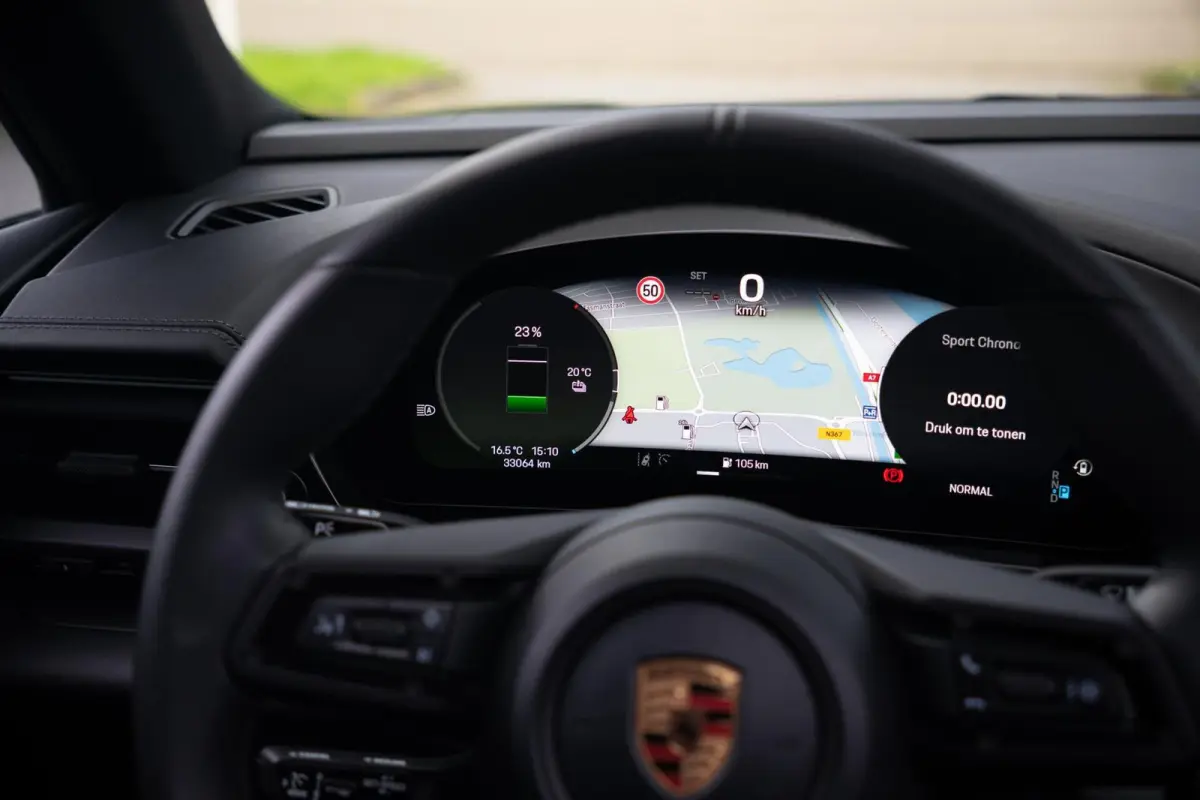 4 100 kWh|1e Eig|Org NL NAP|Achterasbesturing|Trekhaak|Panoramadak|Head Up|Chrono|Aventuringroen|Matrix|BOSE|Luchtvering|Dealer Onderhouden
