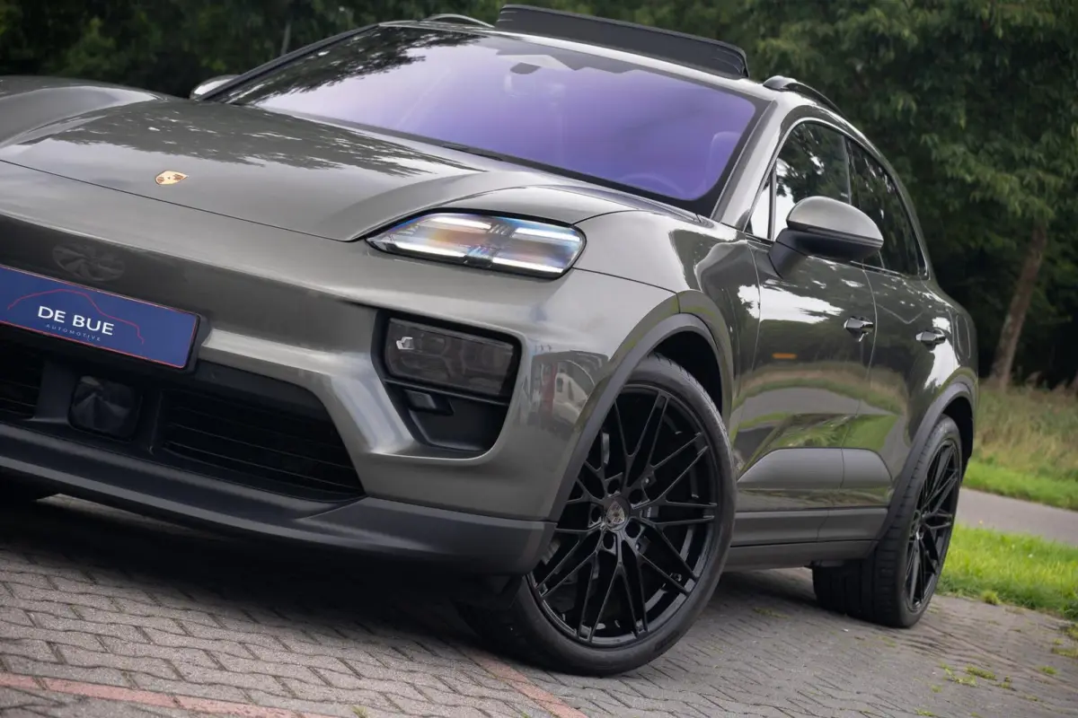 4 100 kWh|1e Eig|Org NL NAP|Achterasbesturing|Trekhaak|Panoramadak|Head Up|Chrono|Aventuringroen|Matrix|BOSE|Luchtvering|Dealer Onderhouden