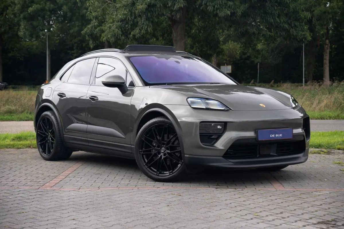 4 100 kWh|1e Eig|Org NL NAP|Achterasbesturing|Trekhaak|Panoramadak|Head Up|Chrono|Aventuringroen|Matrix|BOSE|Luchtvering|Dealer Onderhouden