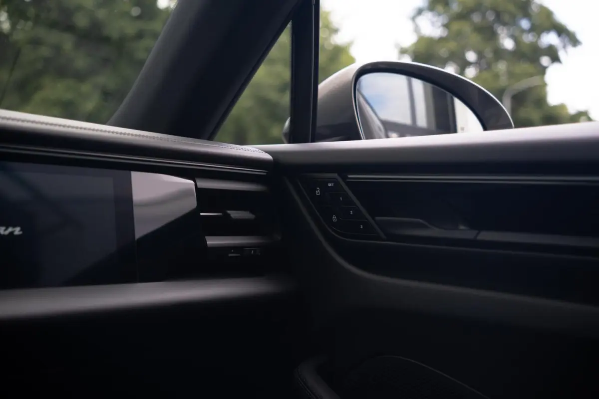4 100 kWh|1e Eig|Org NL NAP|Achterasbesturing|Trekhaak|Panoramadak|Head Up|Chrono|Aventuringroen|Matrix|BOSE|Luchtvering|Dealer Onderhouden