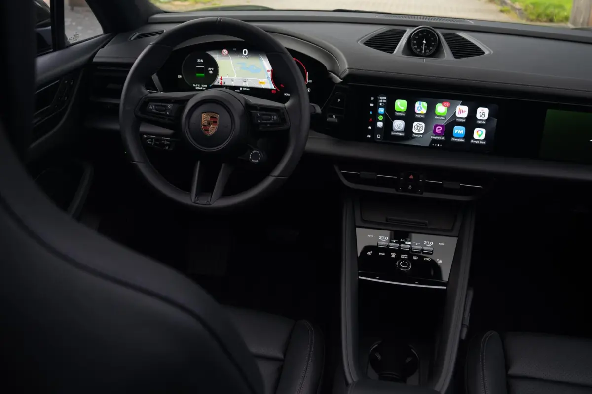 4 100 kWh|1e Eig|Org NL NAP|Achterasbesturing|Trekhaak|Panoramadak|Head Up|Chrono|Aventuringroen|Matrix|BOSE|Luchtvering|Dealer Onderhouden