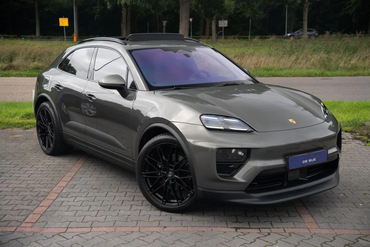 4 100 kWh|1e Eig|Org NL NAP|Achterasbesturing|Trekhaak|Panoramadak|Head Up|Chrono|Aventuringroen|Matrix|BOSE|Luchtvering|Dealer Onderhouden