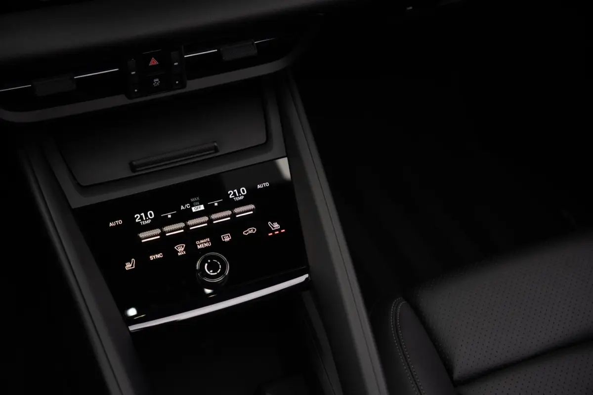 4 100 kWh|1e Eig|Org NL NAP|Achterasbesturing|Trekhaak|Panoramadak|Head Up|Chrono|Aventuringroen|Matrix|BOSE|Luchtvering|Dealer Onderhouden