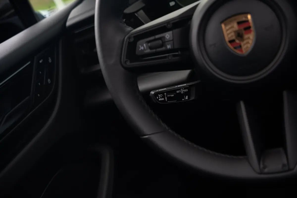4 100 kWh|1e Eig|Org NL NAP|Achterasbesturing|Trekhaak|Panoramadak|Head Up|Chrono|Aventuringroen|Matrix|BOSE|Luchtvering|Dealer Onderhouden