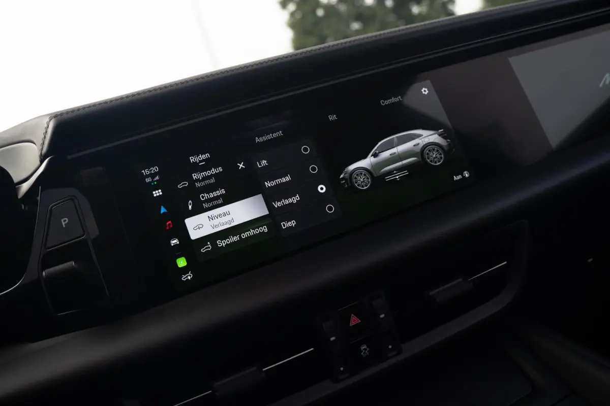 4 100 kWh|1e Eig|Org NL NAP|Achterasbesturing|Trekhaak|Panoramadak|Head Up|Chrono|Aventuringroen|Matrix|BOSE|Luchtvering|Dealer Onderhouden
