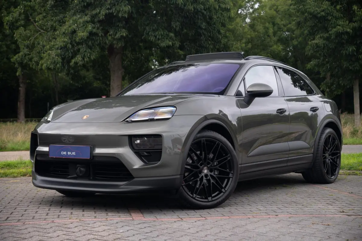 4 100 kWh|1e Eig|Org NL NAP|Achterasbesturing|Trekhaak|Panoramadak|Head Up|Chrono|Aventuringroen|Matrix|BOSE|Luchtvering|Dealer Onderhouden